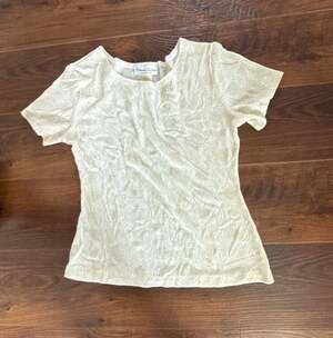 Private Luxuries Natori Short Sleeve Top Size Medium Off-White Foil Print